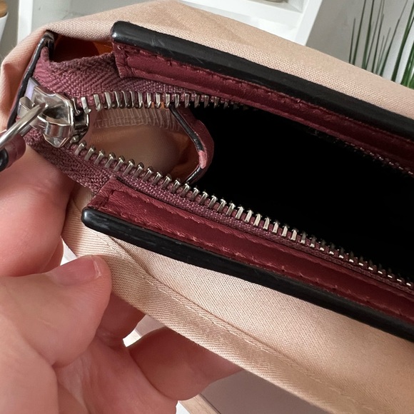 GUCCI GG SUPREME BLOOMS TOILETRY BAG/CLUTCH - Picture 14 of 15